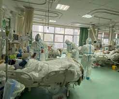 नोएडा के अस्पतालों में बढती जा रही बुखार और खांसी के मरीजों की संख्या