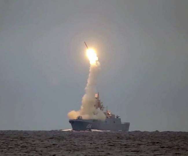 रूस ने पहली बार पनडुब्बी से किया हाइपरसोनिक मिसाइल का सफल टेस्ट