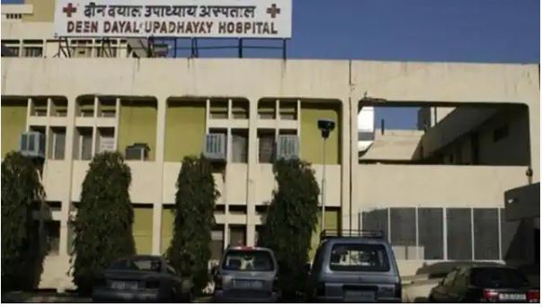 अलीगढ़ के दीनदयाल अस्पताल में चार घंटे ठप रही ओपीडी व इमरजेंसी, मची चीख-पुकार