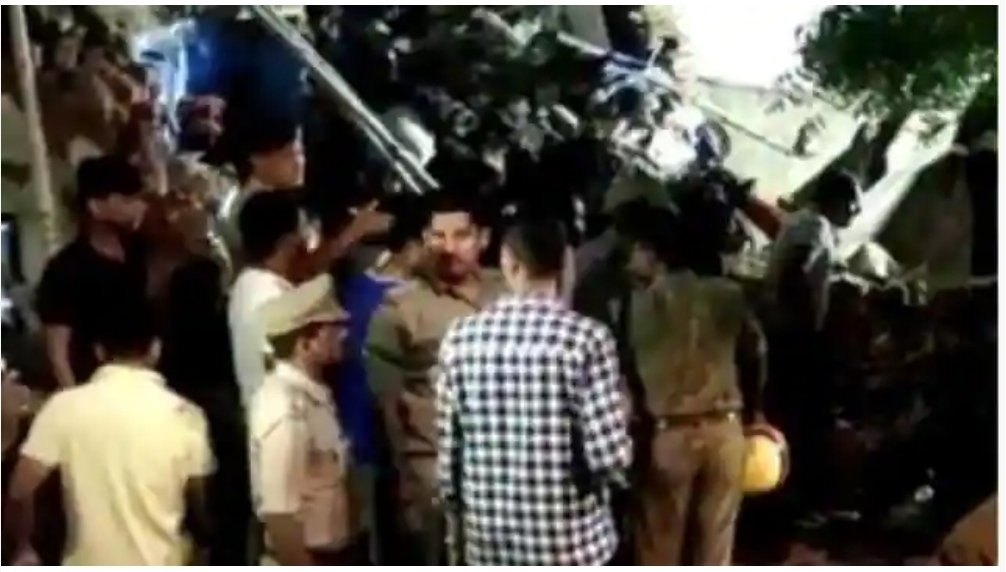 जौनपुर में 5 मंजिला मकान गिरने से 5 की मौत 13 घायल