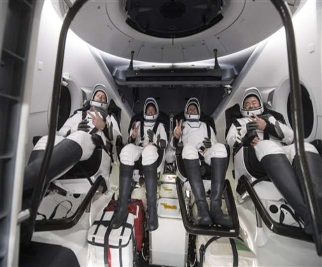 सुरक्षित घर वापसी: 200 दिन बाद पृथ्वी पर लौटे चार अंतरिक्ष यात्री, स्पेसएक्स रॉकेट में डायपर पहनकर की यात्रा