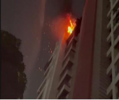 मुंबई के कांदिवली (पश्चिम) में 15 मंजिला इमारत में लगी आग, एक व्यक्ति की मौत