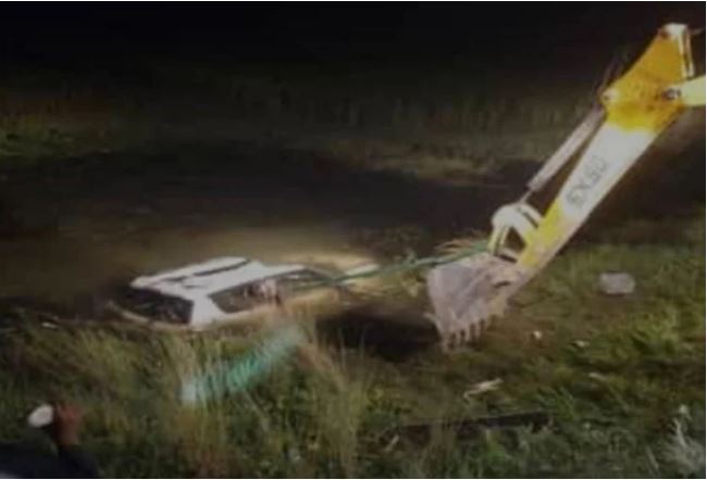 नेपाल में हादसा: भारतीय कार 20 फीट नीचे खाई में गिरी, चार लोगों की मौत