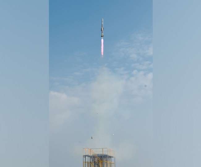 जमीन से हवा में मार करने वाली मिसाइल का किया सफल परीक्षण, नौसेना के लिए तैयार कर रहा एयर डिफेंस सिस्टम