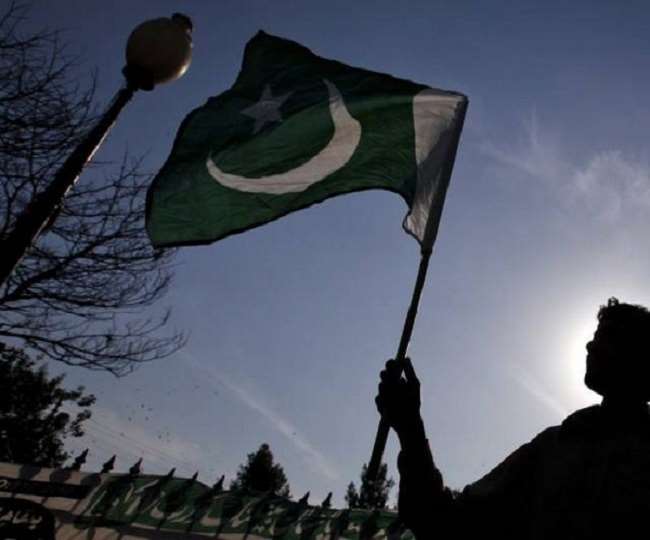 तालिबान के रास्ते पर पाकिस्तान, कॉलेज छात्रों के टीशर्ट और जींस पर लगा प्रतिबंध