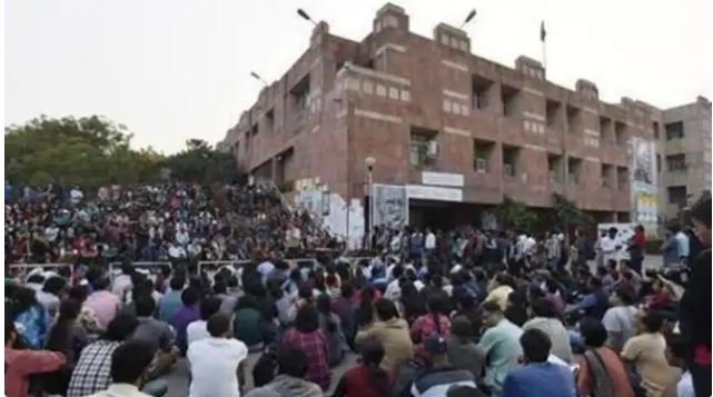 JNU छात्रसंघ ने किया प्रदर्शन, उठी बाबरी मस्जिद बनाने की मांग
