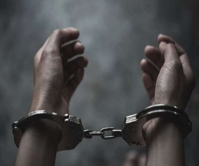 कालिंदीकुंज थाने में CBI Raid- दो पुलिसकर्मी गिरफ्तार, SHO से पूछताछ