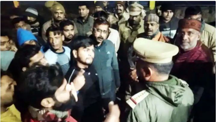 कांग्रेस और पंजाब सरकार के खिलाफ प्रदर्शन कर रहे BJP कार्यकर्ताओं को पुलिस ने दौड़ा-दौड़कर पीटा, PM मोदी की सुरक्षा चूक का कर रहे थे विरोध