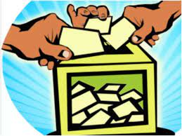 नोएडा में वोटों के लिए प्रत्याशी जोड़ रहे हाथ, समर्थक खा रहे लड्डू