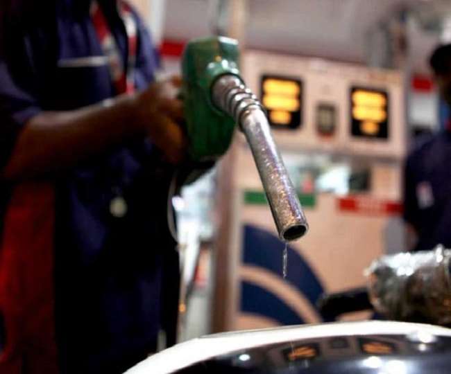 10 रुपये तक महंगा हो सकता है पेट्रोल-डीजल, पर सरकार कर रही कीमतें रोकने का इंतजाम