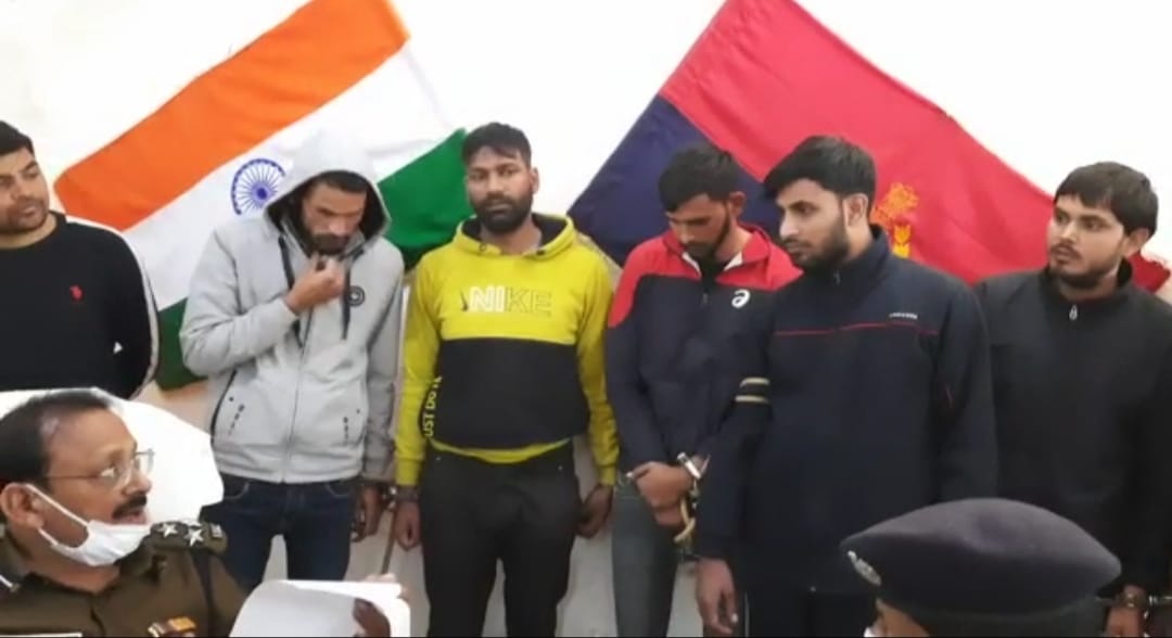 बुलंदशहर में स्वाट टीम और देहात पुलिस ने 6 डकैतों को किया गिरफ्तार