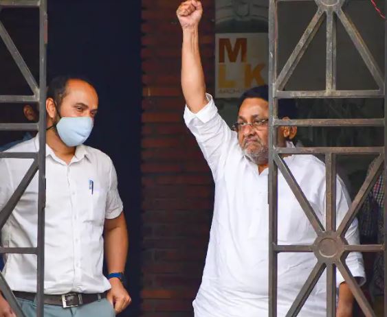 दाऊद कनेक्शन में गिरफ्तार नवाब मलिक की ED दफ्तर में कटी पहली रात, मलिक के इस्तीफे की मांग पर आज BJP का महाराष्ट्र में प्रदर्शन