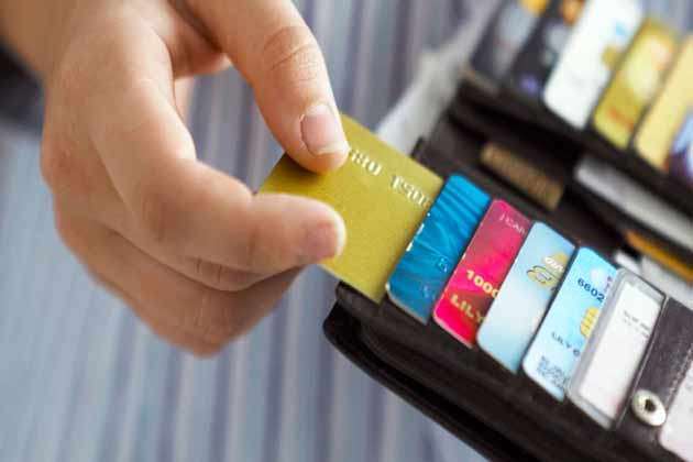 क्रेडिट कार्ड खर्च को ईएमआई में बदलने से पहले इन बातों को ध्यान में रखें नहीं तो होगा बड़ा नुकसान