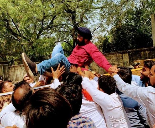 Arvind Kejriwal के घर पर क्यों हुआ बवाल, किसने की तोड़फोड़ और क्या है BJP की मांग, जानें सबकुछ