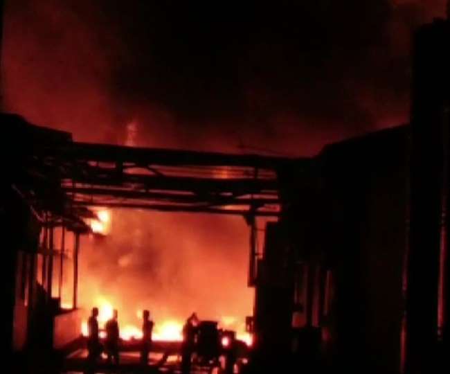 Massive fire: आंध्र प्रदेश में केमिकल फैक्ट्री में भीषण आग, 6 की मौत, 12 घायल