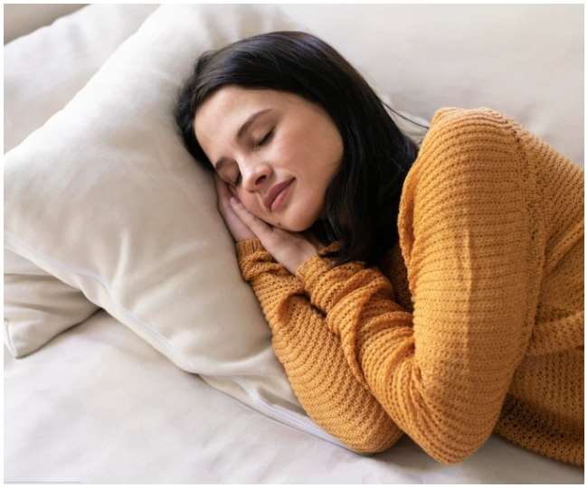 Health Tips: अच्छी नींद पाने के आसान उपाय, सही पोजिशन में सोने से आयेगी सुकून भरी नींद