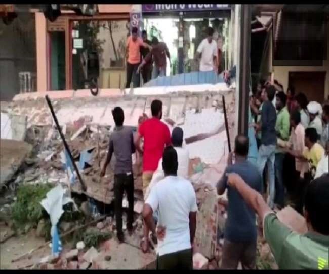 तेलंगाना में दो मंजिली इमारत की बालकनी गिरी, चार लोगों की मौत
