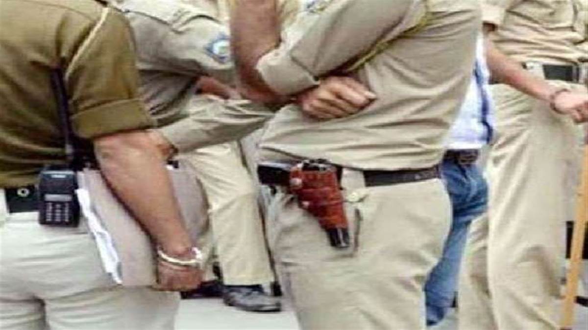 रामपुर में थाने पर खनन माफियाओं का हमला: भाजपा नेता के साथ मिलकर की तोड़फोड़, पुलिसकर्मियों के साथ की मारपीट; 3 घायल