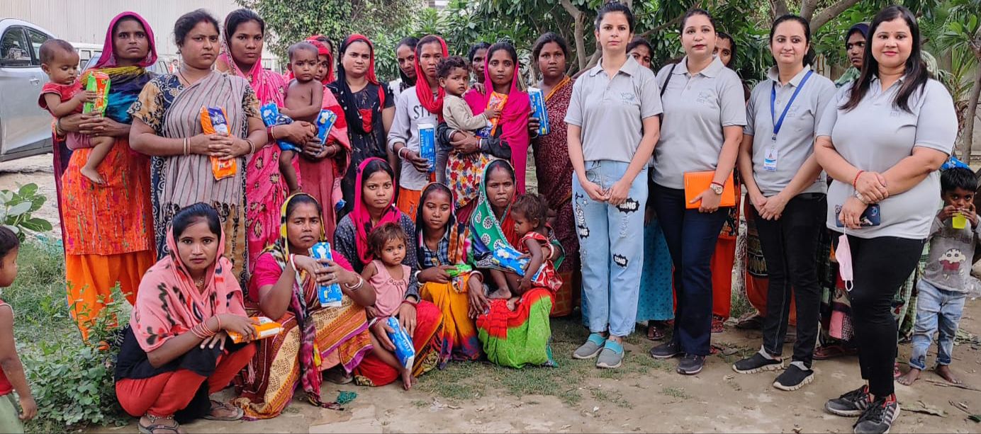 ईएमसीटी टीम ने विश्व मासिक धर्म स्वच्छता दिवस के अवसर पर झुग्गियों की महिलाओं को किया जागरूक।