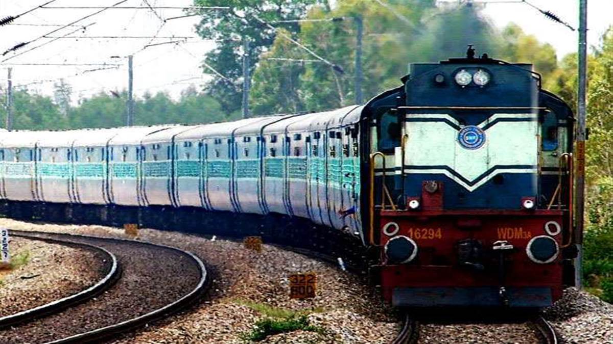 दनकौर रेलवे स्टेशन पर टूटा बिजली का तार, चपेट में आया एक यात्री, कई ट्रेनें प्रभावित