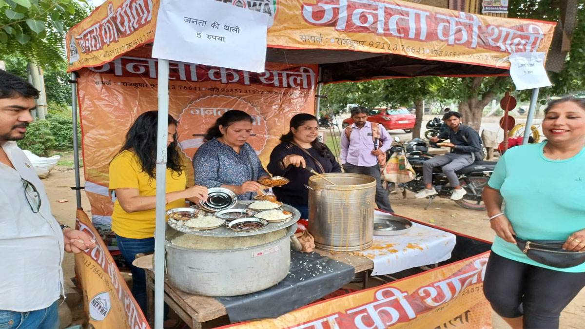 नोएडा की खास रसोई में मिलता है पांच रुपये में भरपेट खाना