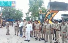 अग्निपथ योजना के विरोध में बंद अलीगढ़ में रहा बेअसर, पुलिस रही अलर्ट, बुलडोजर संग निकाला फ्लैगमार्च