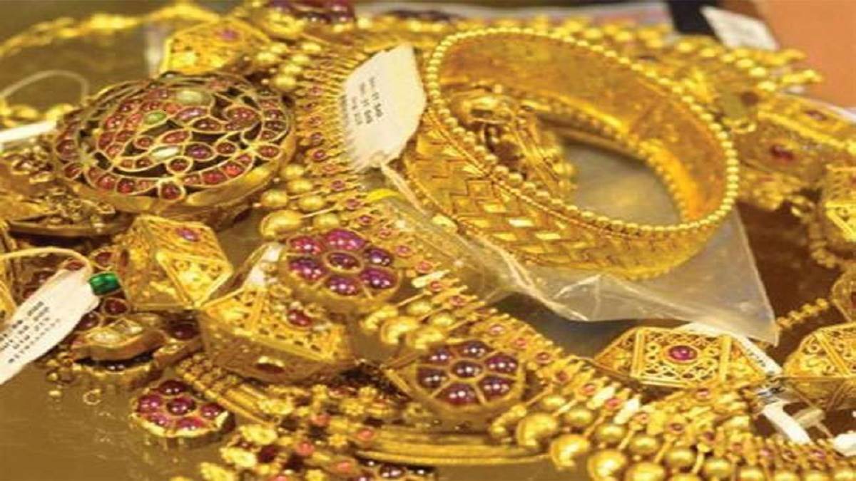 OMG! नोएडा में एक घर से इतनी बड़ी चोरी, सोना-चाँदी के साथ हीरे के सेट भी चोरी, जानिए पूरी खबर