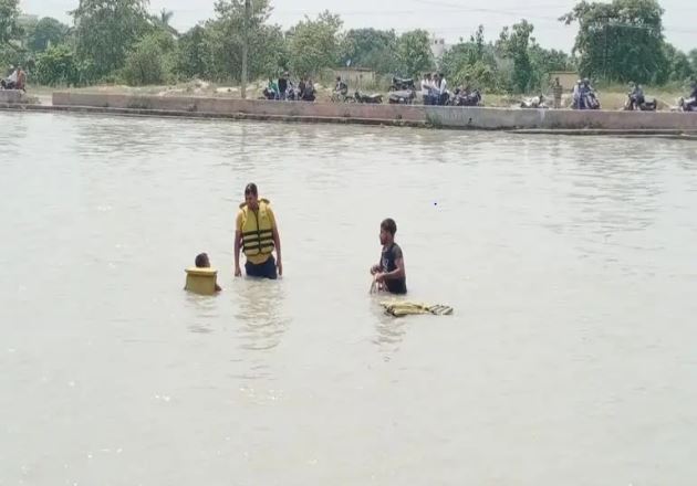 गंगनहर में नहाते समय डूबे पांच युवक, एक की मौत, एक लापता