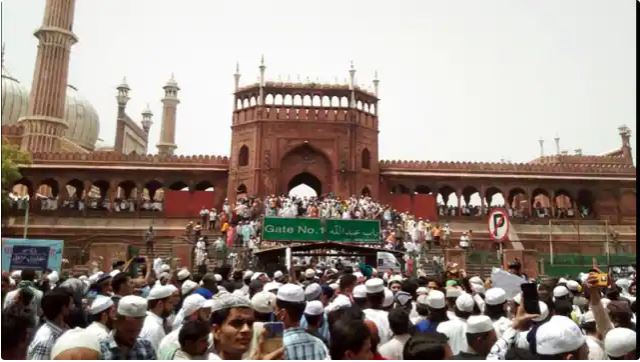 जामा मस्जिद प्रदर्शन : दिल्ली पुलिस ने अज्ञात लोगों के खिलाफ दर्ज की FIR, आरोपियों की पहचान की कोशिश तेज