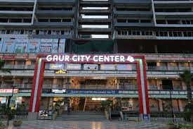 ग्रेटर नोएडा वेस्ट स्थित गौर सिटी सेंटर में 12वीं मंजिल से गिरकर दो श्रमिकों की हुई मौत