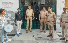 बाराबंकी पुलिस ने लखनऊ में मुनादी कर मादक पदार्थ तस्कर की करोड़ों की संपत्ति की कुर्क