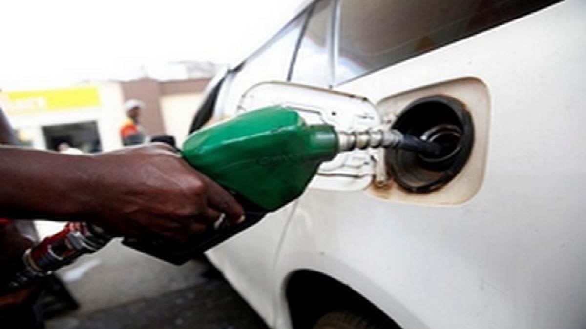 पाकिस्तान के पीएम शहबाज शरीफ ने दी लोगों को बड़ी राहत, घटाए पेट्रोल-डीजल के दाम, जानें कितनी हुई कटौती