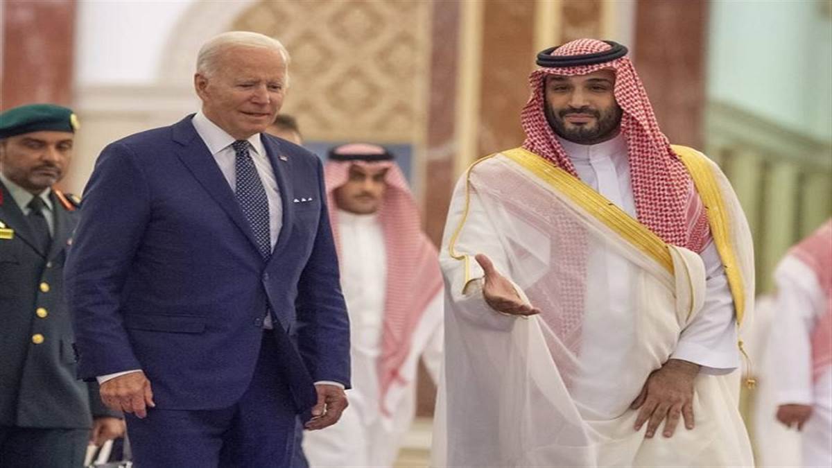 सऊदी अरब पहुंचे अमेरिकी राष्ट्रपति बाइडेन, युवराज मोहम्मद बिन सलमान ने किया शाही स्वागत