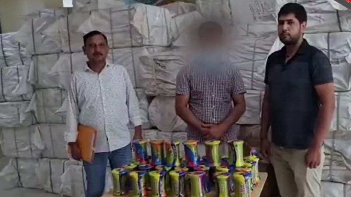दिल्ली में प्रतिबंधित 'चाइनीज मांझा' का गोदाम पकड़ा, कोडवर्ड से होती थी सप्लाई