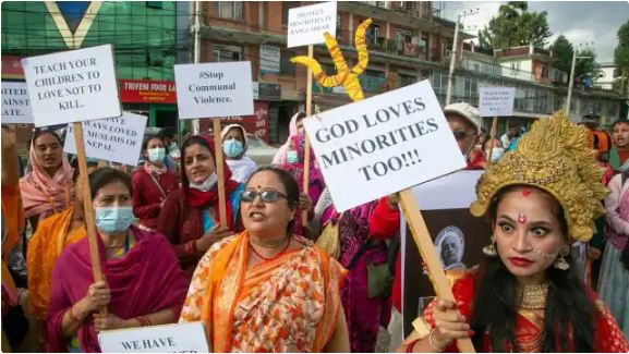 बांग्लादेश में हिंदुओं पर लगातार हमले के खिलाफ देशव्यापी प्रदर्शन, सड़कों पर उतरे लोग