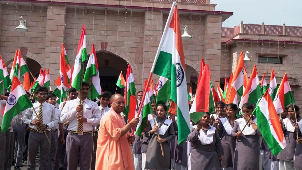 योगी ने की हर घर तिरंगा अभियान की शुरुआत, लोगों से अमृत महोत्सव में भागीदार बनने की अपील