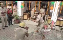 स्वतंत्रता दिवस पर थाने के अंदर पुलिसवालों का नागिन डांस, Video