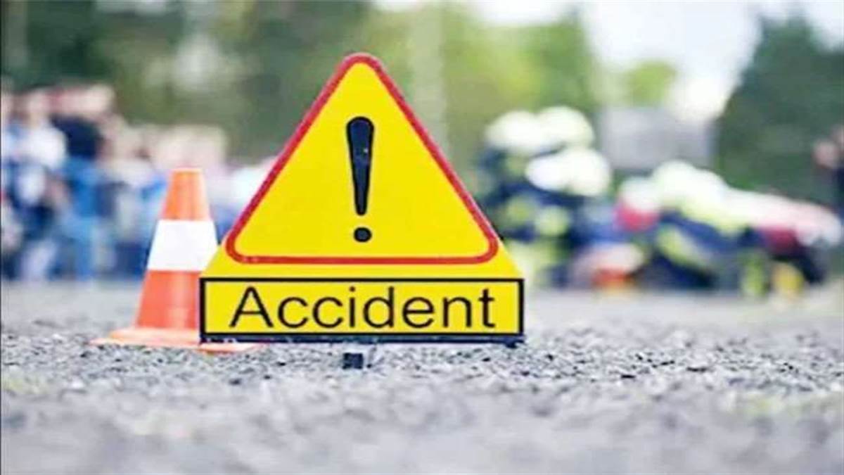कर्नाटक में बस-ट्रक के बीच टक्कर के बाद दो लोगों की मौत, कई छात्र घायल