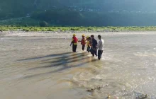 कोसी नदी में डूबे दो दोस्त, खोजबीन के लिए पुलिस ने खुलवाया गौला बैराज तो इस हाल में मिले दोनों के शव