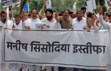 Manish Sisodia के इस्तीफे की मांग को लेकर Congress ने AAP के खिलाफ खोला मोर्चा