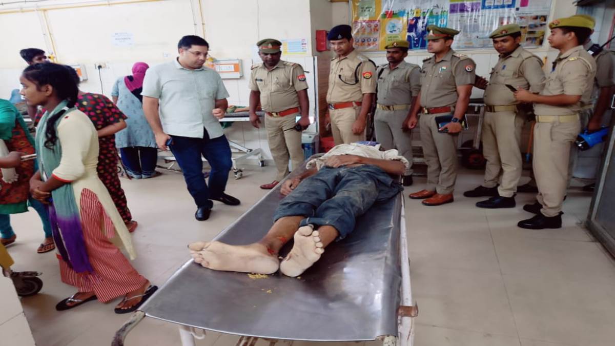 गोरखपुर में अनियंत्रित कार ने फुटपाथ पर सो रहे मजदूरों को रौंदा, दो की मौत