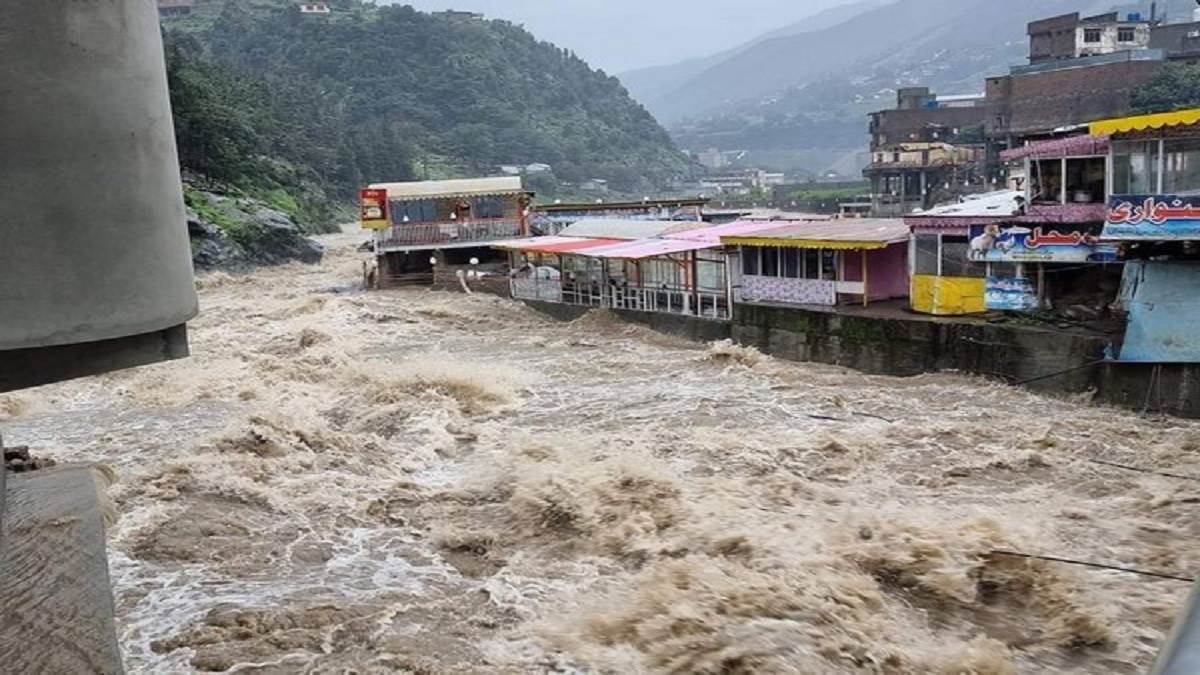 पाकिस्तान में 'हिंदू बाढ़ पीड़ितों' की दुर्दशा की रिपोर्टिंग कर रहा पत्रकार गिरफ्तार