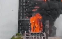 चीन में आग का गोला बनी गगनचुंबी इमारत, धधक रहे कई दर्जन फ्लोर