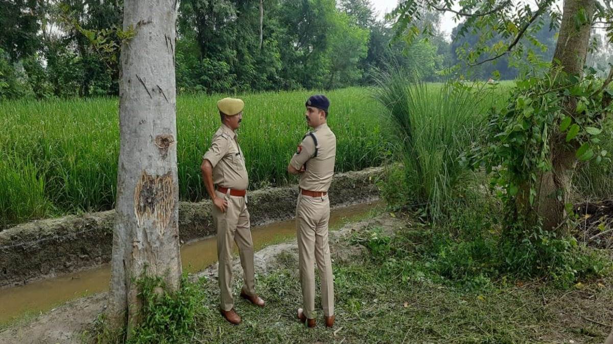 स्कूल जा रही 2 छात्राएं हुईं गायब, नाले में मिली साइकिल और यूनिफॉर्म