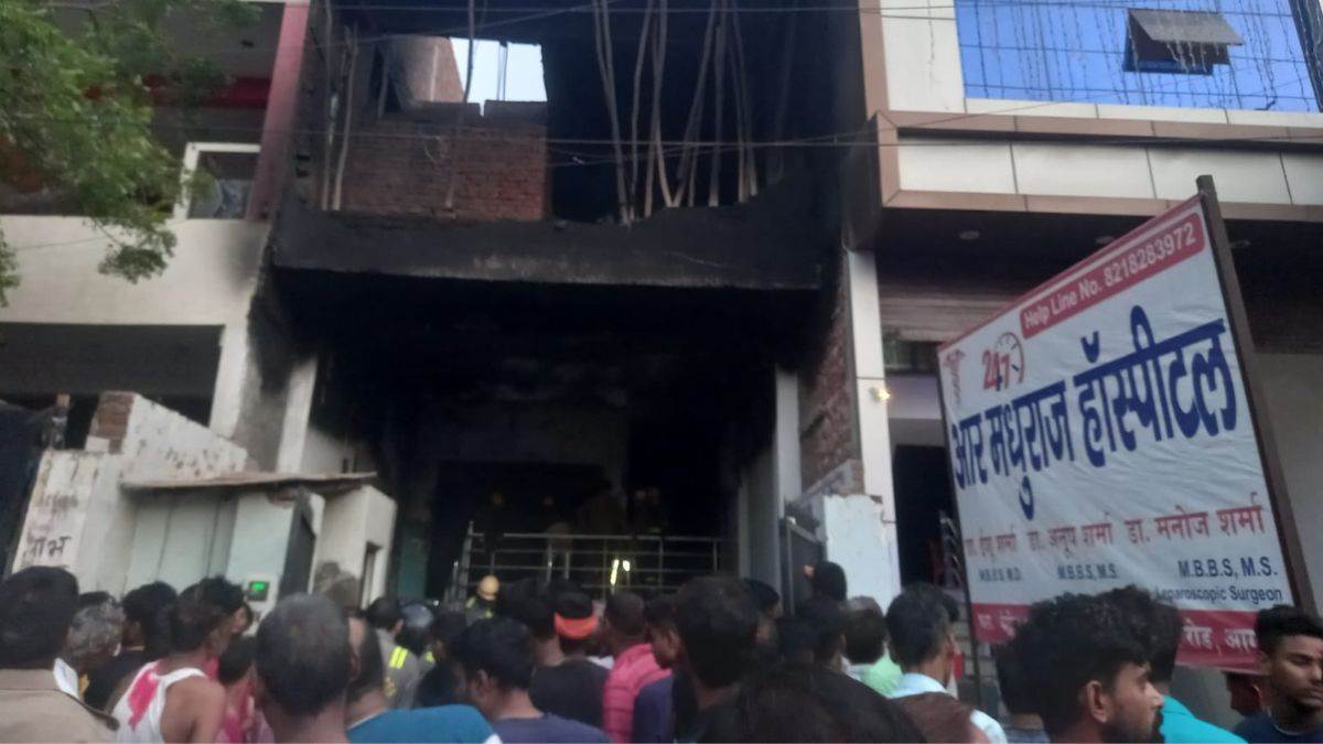 आगरा के हॉस्पिटल में भीषण आग, संचालक और उसके बेटे-बेटी की मौत, तीन मरीज गंभीर