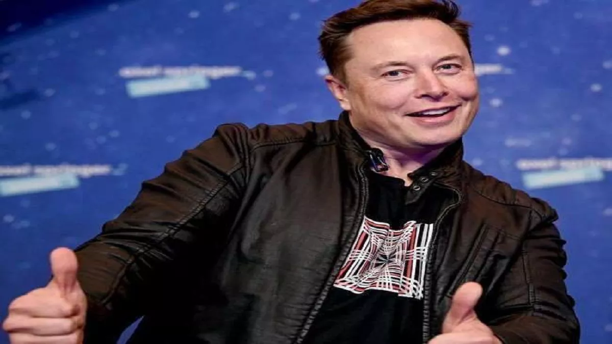 Elon Musk ने हैलोवीन नाइट पर पहनी 6.20 लाख रुपये वाली फनी लेदर ड्रेस, मां भी पार्टी में पहुंचीं