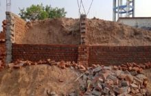 नोएडा में निर्माणाधीन मकान की दीवार गिरने से दो घायल