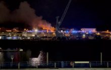 जर्सी द्वीप पर भीषण विस्फोट में 3 मंजिला इमारत बनी मलबा, 3 की मौत, दर्जनों लापता