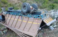 टिहरी में उत्तरकाशी लमगांव मोटर मार्ग पर गहरी खाई में गिरा ट्रक, एक की मौत