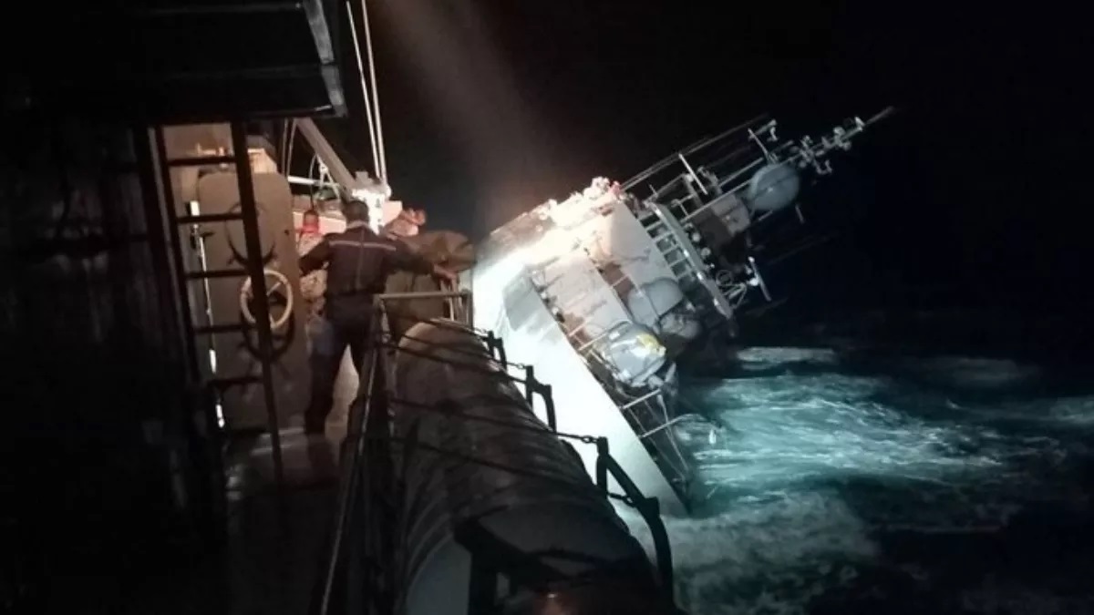 थाईलैंड की खाड़ी में डूबा नौसेना का युद्धपोत, 75 जवान निकाले गए, 31 अभी भी फंसे